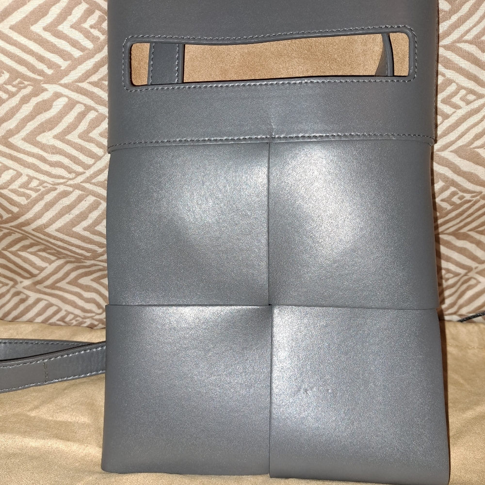 Bottega veneta leather cassette crossbody bag